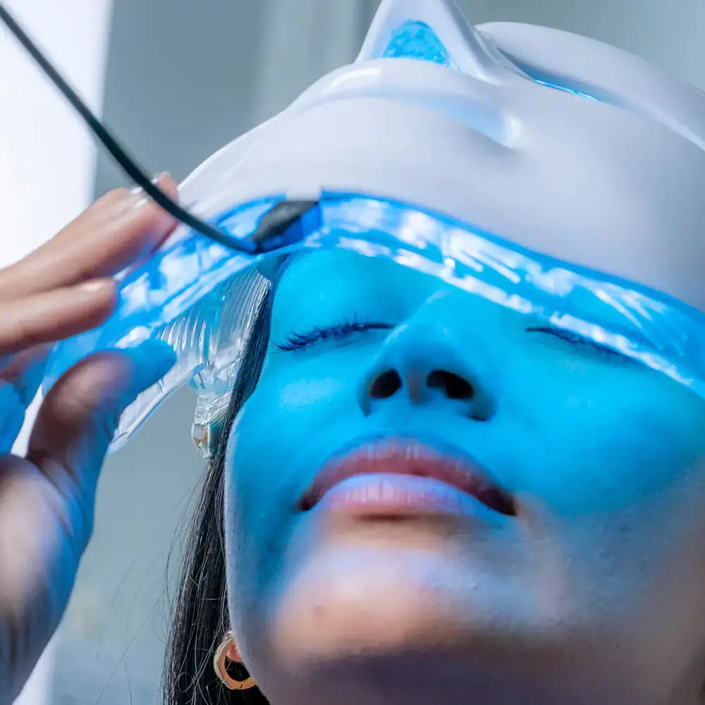 LED Skincare Mask for wrinkle reduction with blue light therapy. Enhances skin renewal and improves texture for a youthful appearance.